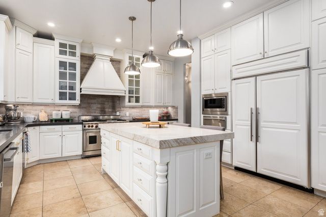 5083 S CLARENDEN PL, Holladay, UT 84117