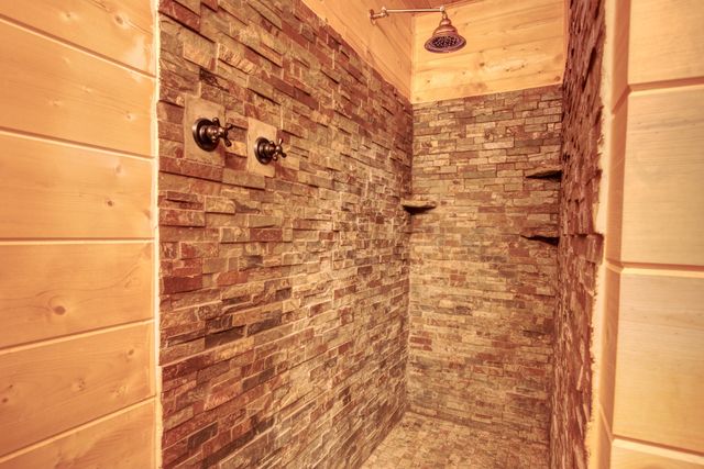 10665 S 1275 Road, Stockton, MO 65785