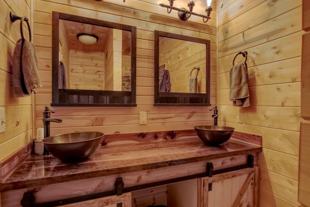 10665 S 1275 Road, Stockton, MO 65785