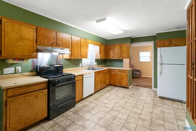 206 12th Street NW, Arab, AL 35016
