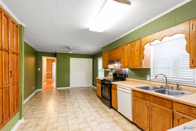 206 12th Street NW, Arab, AL 35016