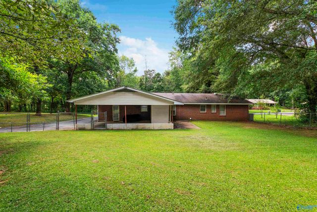 206 12th Street NW, Arab, AL 35016