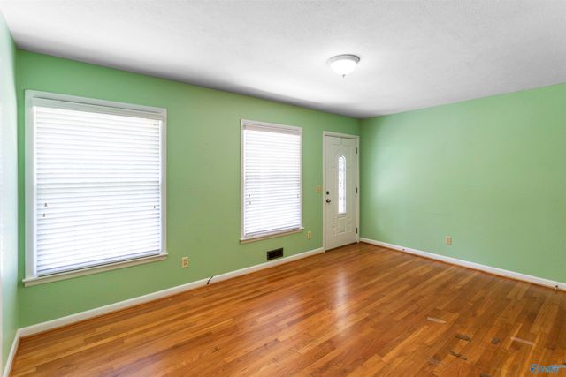 206 12th Street NW, Arab, AL 35016