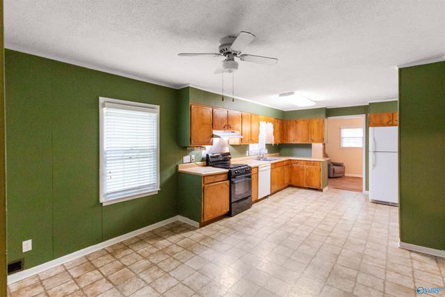 206 12th Street NW, Arab, AL 35016