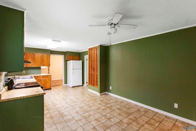 206 12th Street NW, Arab, AL 35016