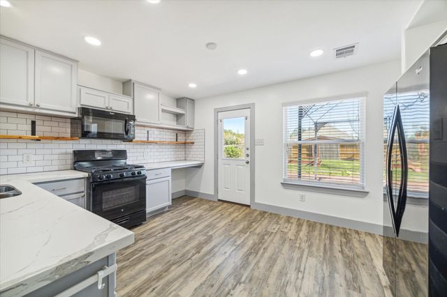 5710 Mid Way, Kingwood, TX 77339