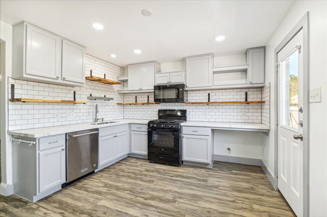 5710 Mid Way, Kingwood, TX 77339