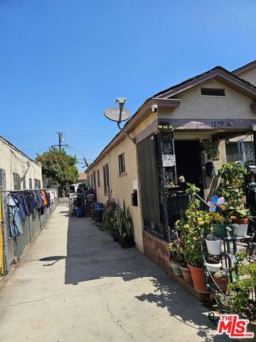 1129 E 71st Street, Los Angeles, CA 90001