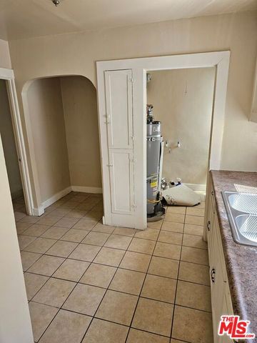 1129 E 71st Street, Los Angeles, CA 90001