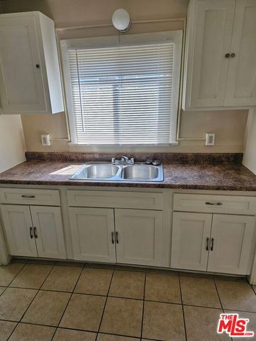 1129 E 71st Street, Los Angeles, CA 90001