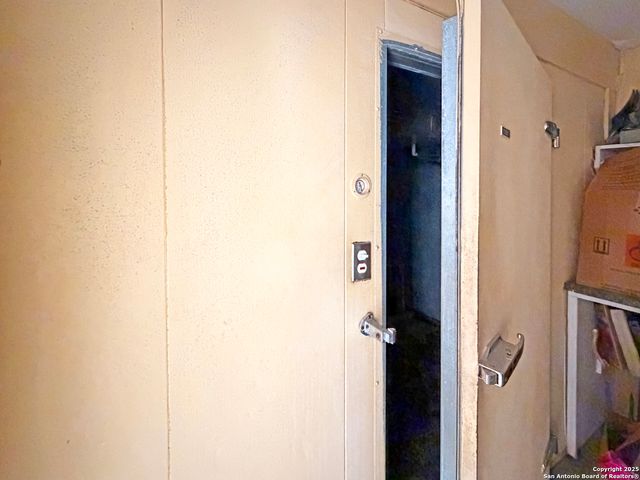 544 S WW White, San Antonio, TX 78220