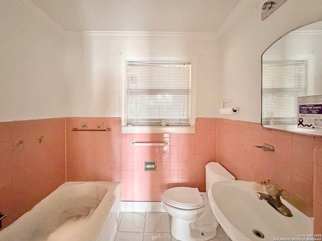 544 S WW White, San Antonio, TX 78220