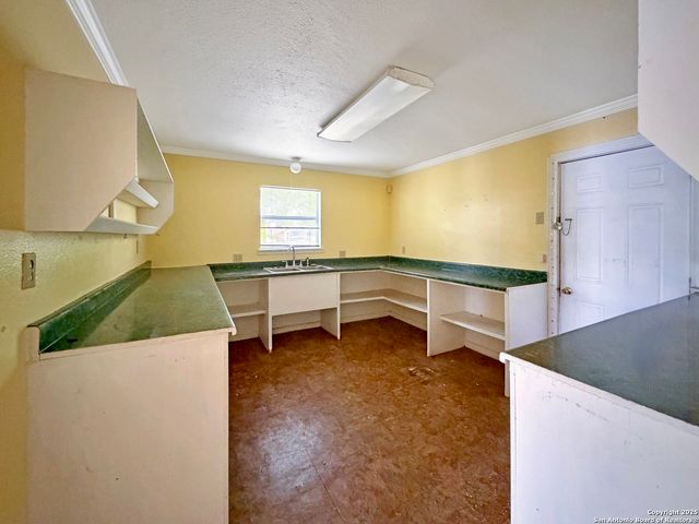 544 S WW White, San Antonio, TX 78220