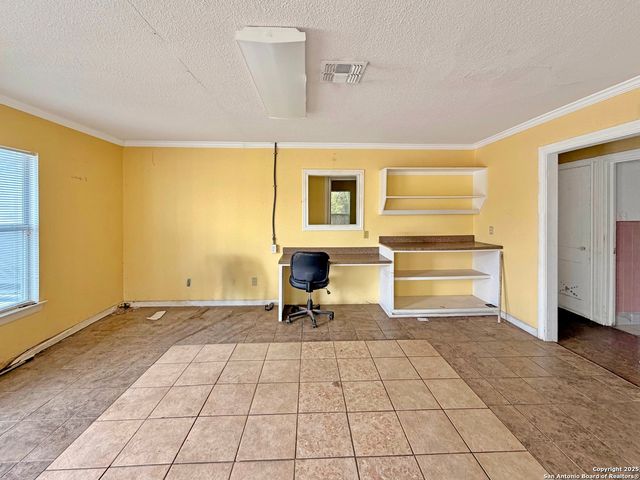 544 S WW White, San Antonio, TX 78220