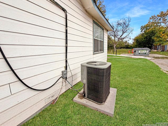 544 S WW White, San Antonio, TX 78220