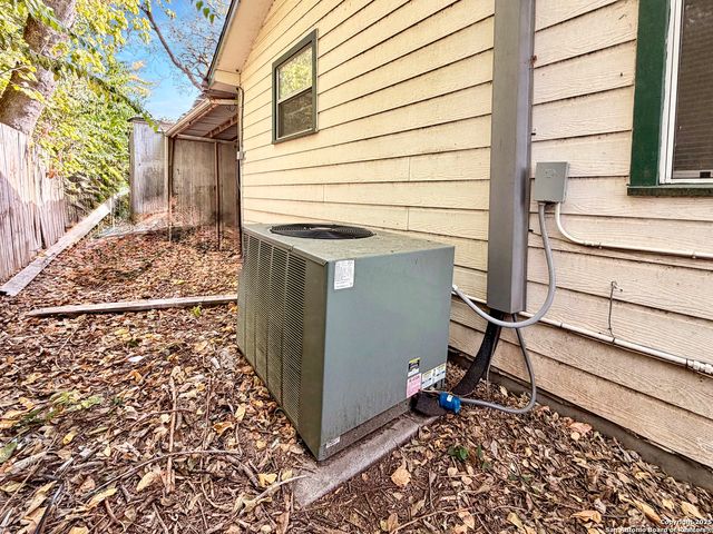 544 S WW White, San Antonio, TX 78220