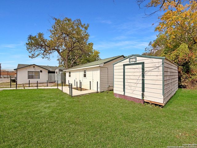 544 S WW White, San Antonio, TX 78220