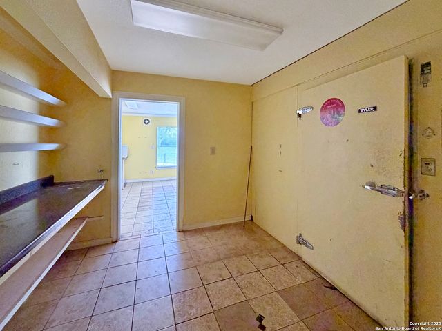 544 S WW White, San Antonio, TX 78220