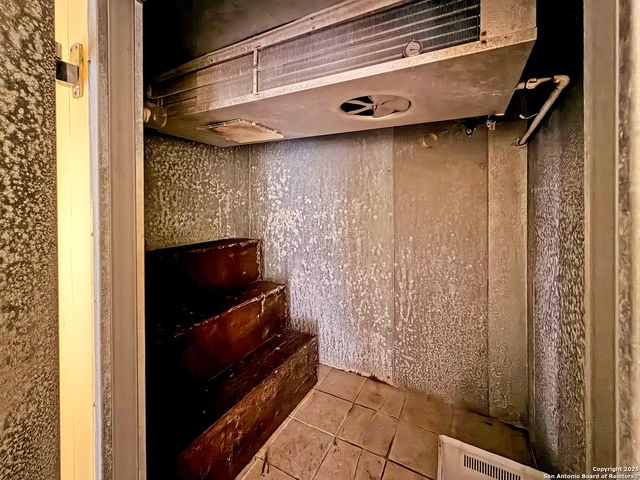 544 S WW White, San Antonio, TX 78220