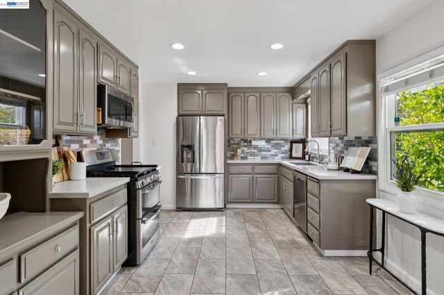 15040 Costela St, San Leandro, CA 94579