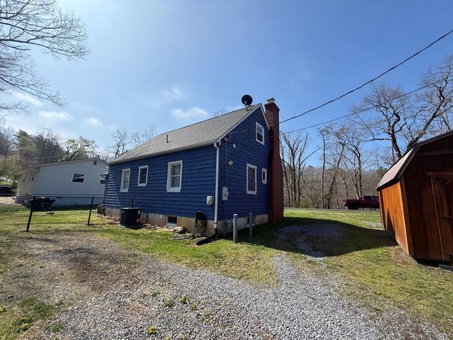 E 3103 Circle DR, Covington, VA 24426