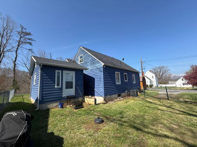 E 3103 Circle DR, Covington, VA 24426