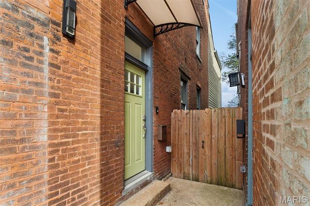 1916 S 12th Street, St Louis, MO 63104