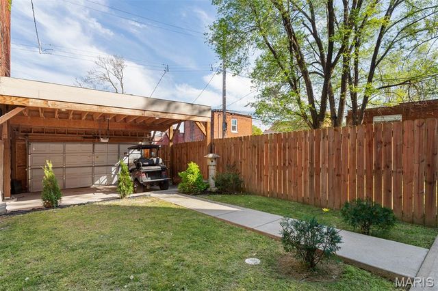 1916 S 12th Street, St Louis, MO 63104