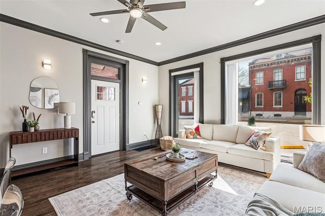 1916 S 12th Street, St Louis, MO 63104