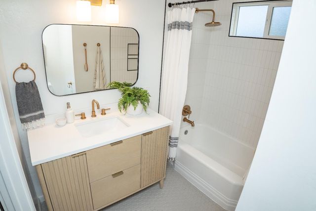 2596 Roslyn Way, Sacramento, CA 95821