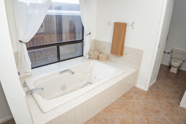 2596 Roslyn Way, Sacramento, CA 95821