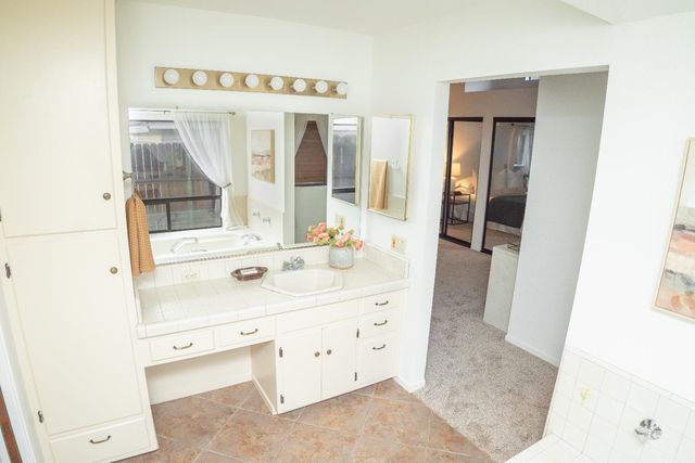 2596 Roslyn Way, Sacramento, CA 95821