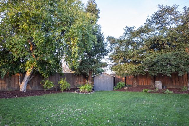2596 Roslyn Way, Sacramento, CA 95821