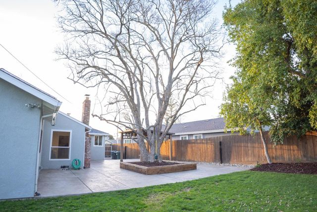 2596 Roslyn Way, Sacramento, CA 95821