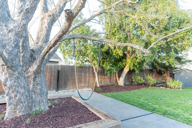 2596 Roslyn Way, Sacramento, CA 95821