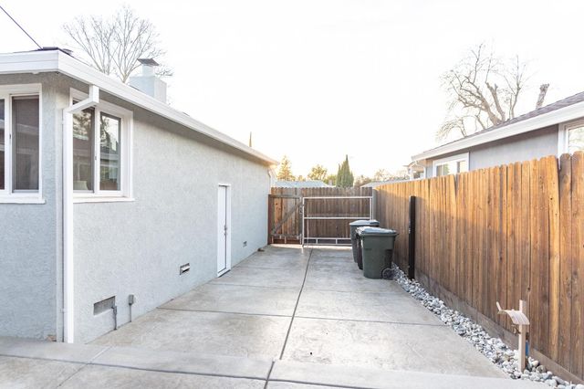 2596 Roslyn Way, Sacramento, CA 95821