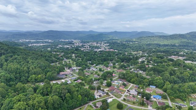10 Joan Street, Williamsburg, KY 40769