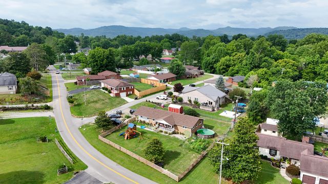 10 Joan Street, Williamsburg, KY 40769