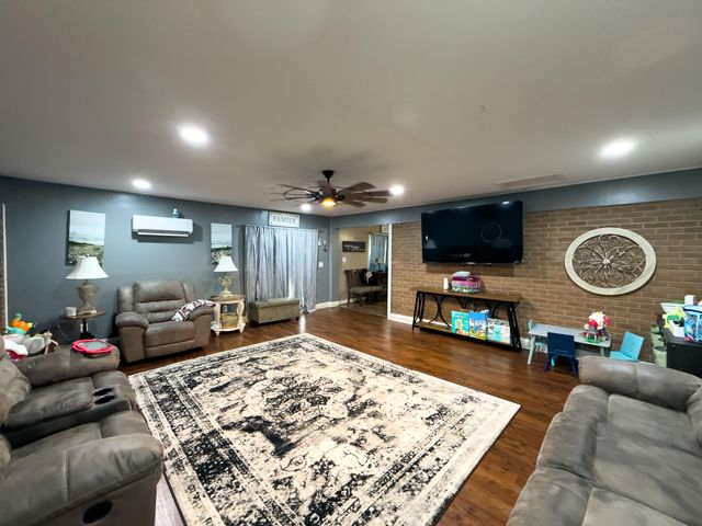 10 Joan Street, Williamsburg, KY 40769