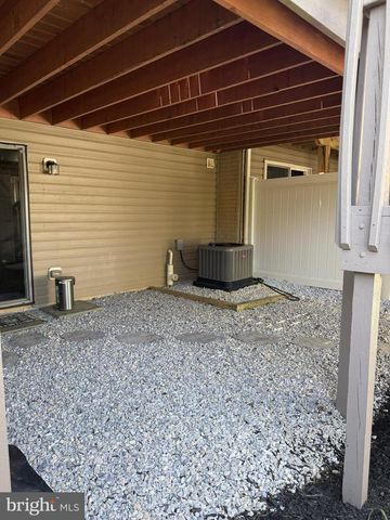 722 BLOSSOM DR, Hanover, PA 17331
