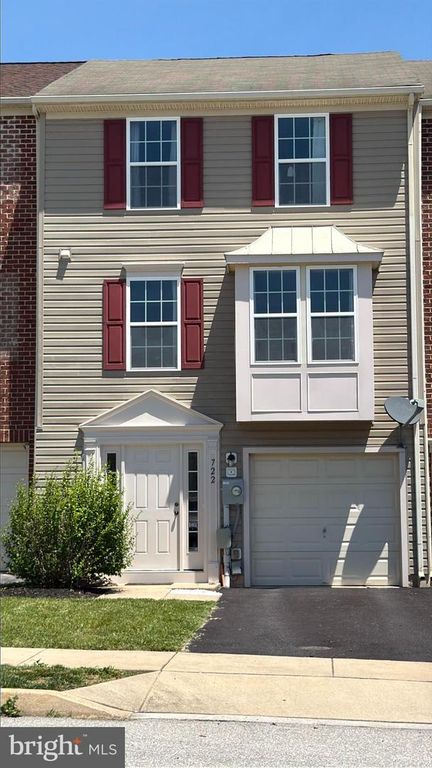 722 BLOSSOM DR, Hanover, PA 17331