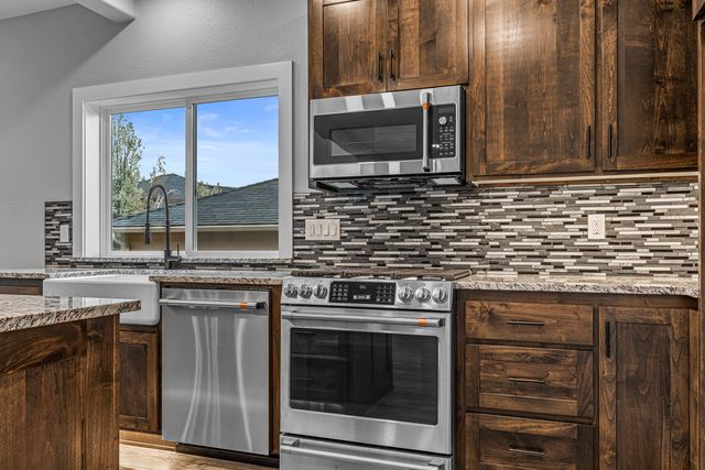 4424 Park Ridge Drive, Medford, OR 97504