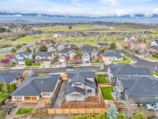 4424 Park Ridge Drive, Medford, OR 97504