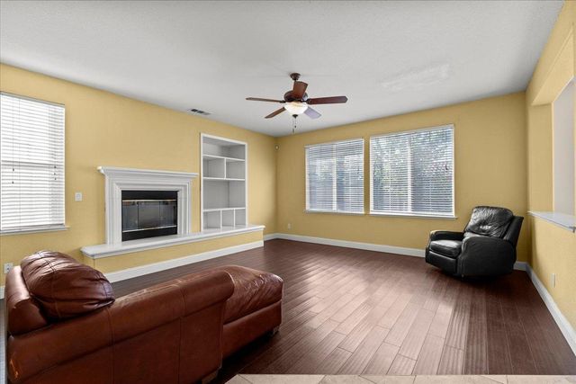 1400 Cliff Swallow Dr, Patterson, CA 95363