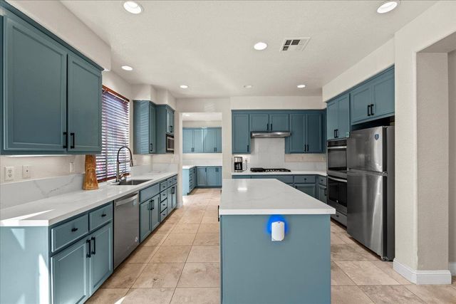 1400 Cliff Swallow Dr, Patterson, CA 95363