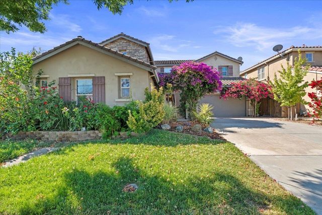 1400 Cliff Swallow Dr, Patterson, CA 95363