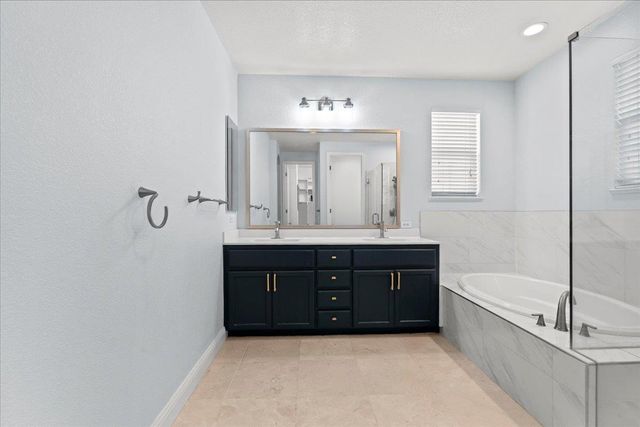1400 Cliff Swallow Dr, Patterson, CA 95363