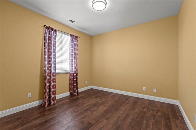 1400 Cliff Swallow Dr, Patterson, CA 95363