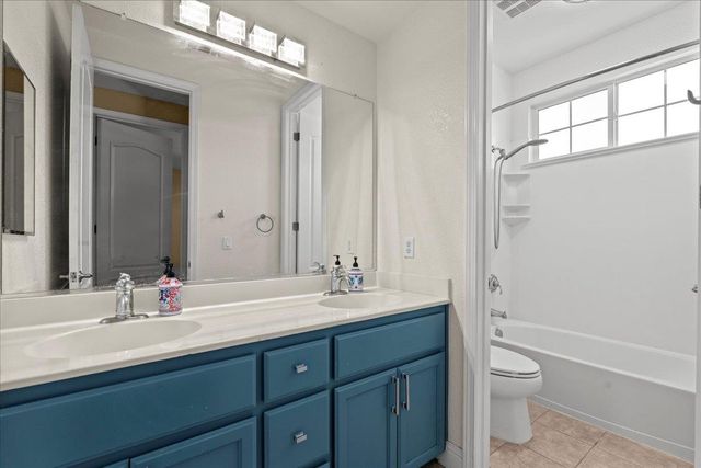 1400 Cliff Swallow Dr, Patterson, CA 95363