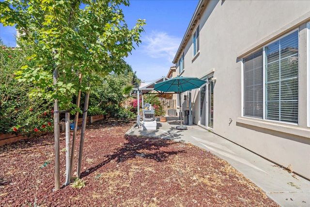 1400 Cliff Swallow Dr, Patterson, CA 95363